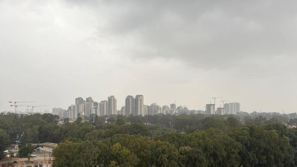 Photo: Tom Leitner עננות כבדה בבאר יעקב