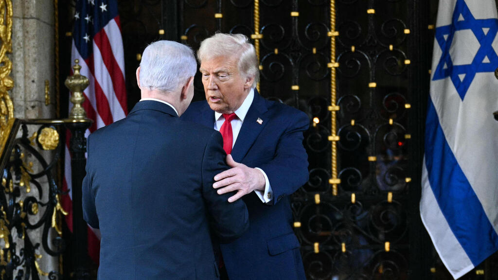 רה"מ בנימין נתניהו ונשיא ארה"ב דונלד טראמפ בפגישתם במאר-א-לאגו