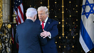 רה"מ בנימין נתניהו ונשיא ארה"ב דונלד טראמפ בפגישתם במאר-א-לאגו