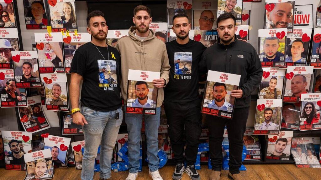 Photo: Uriel Even Sapir חבריו של רני גואילי ז"ל מחכים לשובו