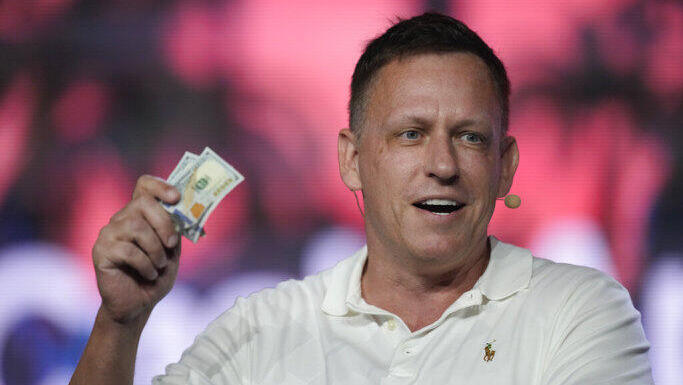 Peter Thiel (Photo: Rebecca Blackwell/AP) פיטר ת'יל, מייסד פייפאל ופלנטיר