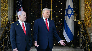 רה"מ בנימין נתניהו ונשיא ארה"ב דונלד טראמפ בפגישתם במאר-א-לאגו