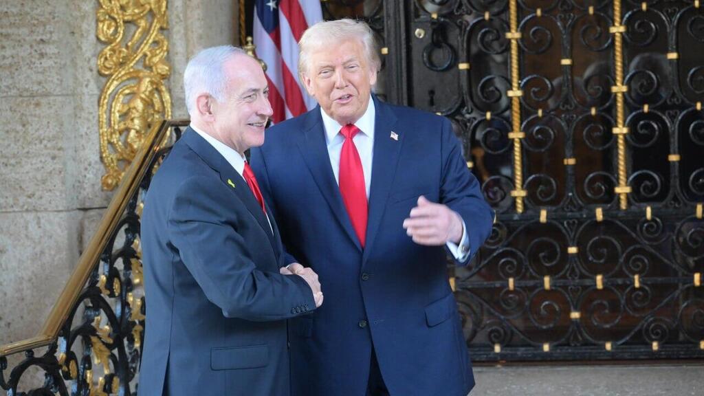 רה"מ בנימין נתניהו ונשיא ארה"ב דונלד טראמפ בפגישתם במאר-א-לאגו