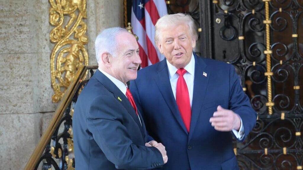 רה"מ בנימין נתניהו ונשיא ארה"ב דונלד טראמפ בפגישתם במאר-א-לאגו