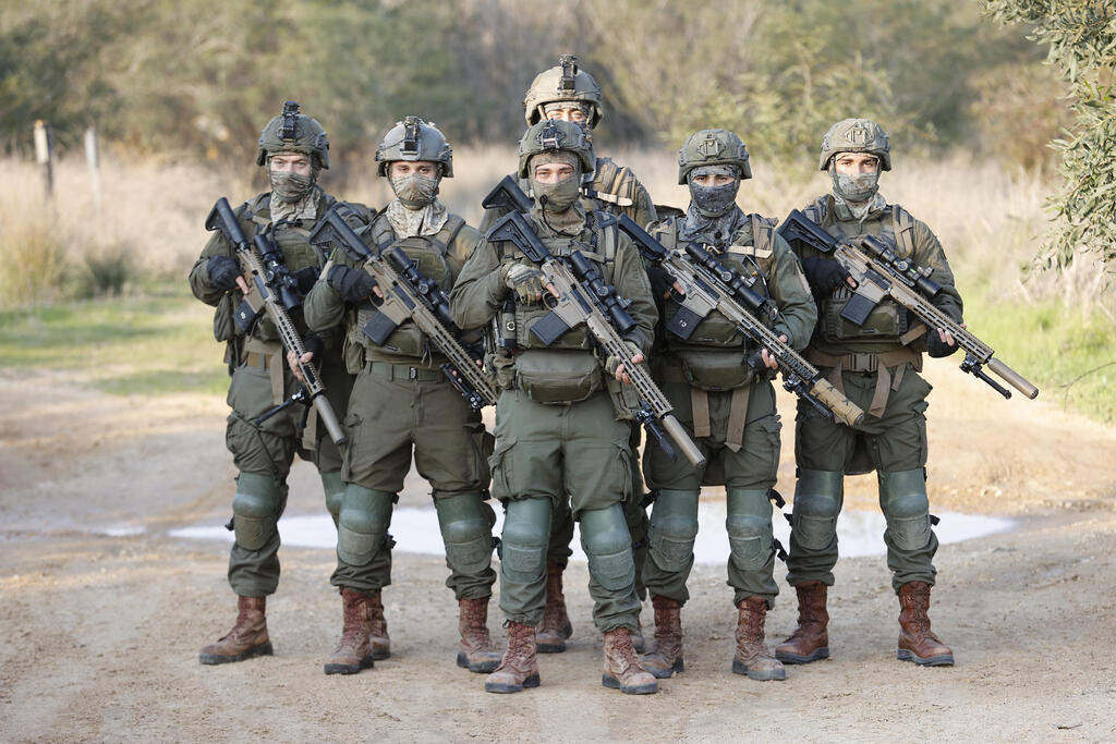Six fighters from Maglan’s sniper team (Photo: Gadi Kabalo) שישה מלוחמי צוות הצלפים של מגלן