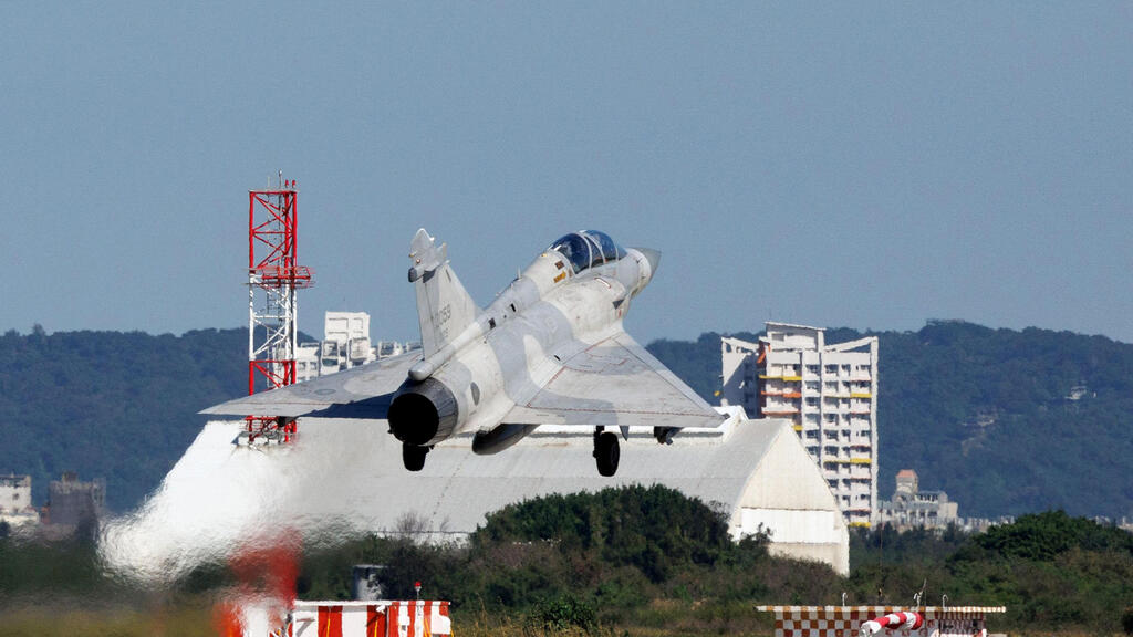 A Taiwanese Air Force jet. 'An excellent pilot will always win' (Photo: CHENG Yu-chen / AFP) מטוס של חיל האוויר של טייוואן כוננות גבוהה בעקבות תרגילים של צבא סין