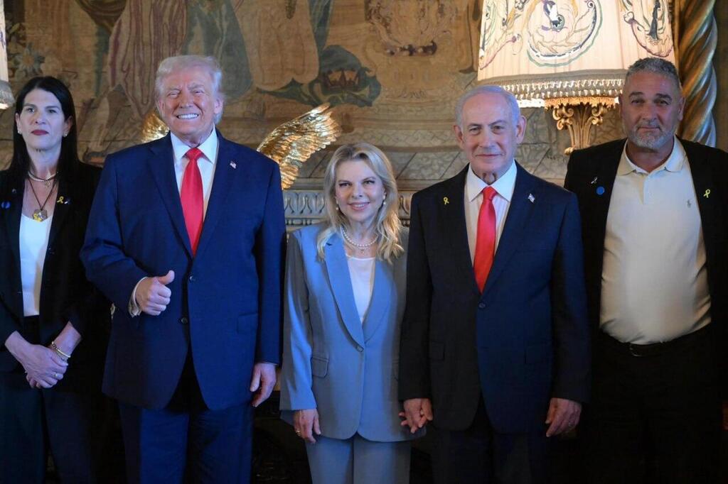 ראש הממשלה בנימין נתניהו ורעייתו שרה נתניהו יחד עם נשיא ארה״ב דונלד טראמפ במפגש עם משפחתו של החלל החטוף, רס״ר רן גואילי ז״ל.
