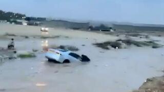 חשש לחייו של אדם שניסה לחלץ רכב ששקע בנחל מיתר