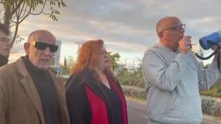 לירן עצמור, אסתי זקהיים ואורי ברבש בהפגנה מול ביתו של שר התרבות, מיקי זוהר