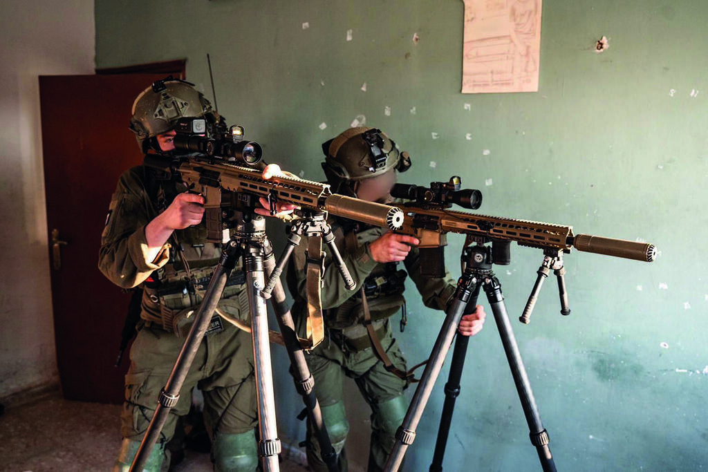 Chen and Telem during an operation in Tulkarm (Photo: IDF) חן ותלם במבצע בטול כרם