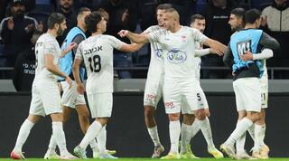 שחקני בני סכנין חוגגים עם ג'בייר בושנאק