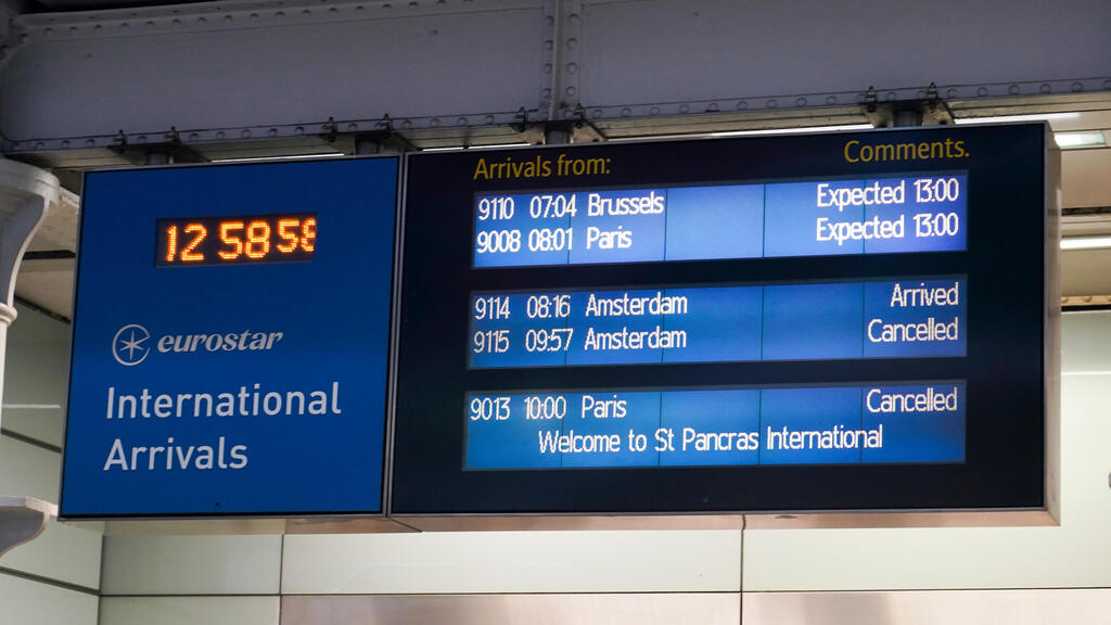 תחנת רכבת ב לונדון בריטניה בצל שיבושי ענק בשירות יורוסטאר ב מנהרת התעלה