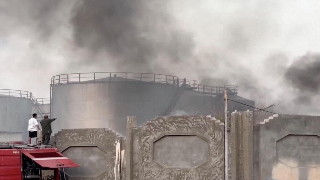 Damage from the Saudi strike in Mukalla (Photo: Aden al-Mustakillah/ Reuters) נזק בעיר אל-מוכלא ב תימן בעקבות מתקפה של סעודיה נגד בדלנים מ מועצת המעבר הדרומית STC