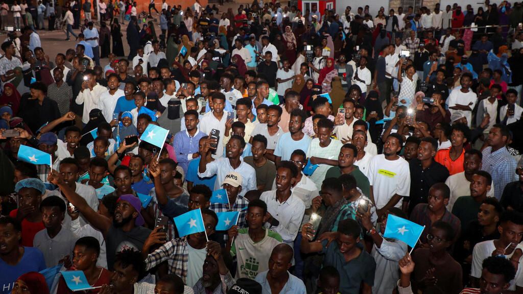 Somalis attend a demonstration after Israel became the first country to formally recognise the self-declared Republic of Somaliland as an independent and sovereign state, a decision that could reshape regional dynamics and test Somalia's longstanding opposition to secession, in Hodan district of Mogadishu