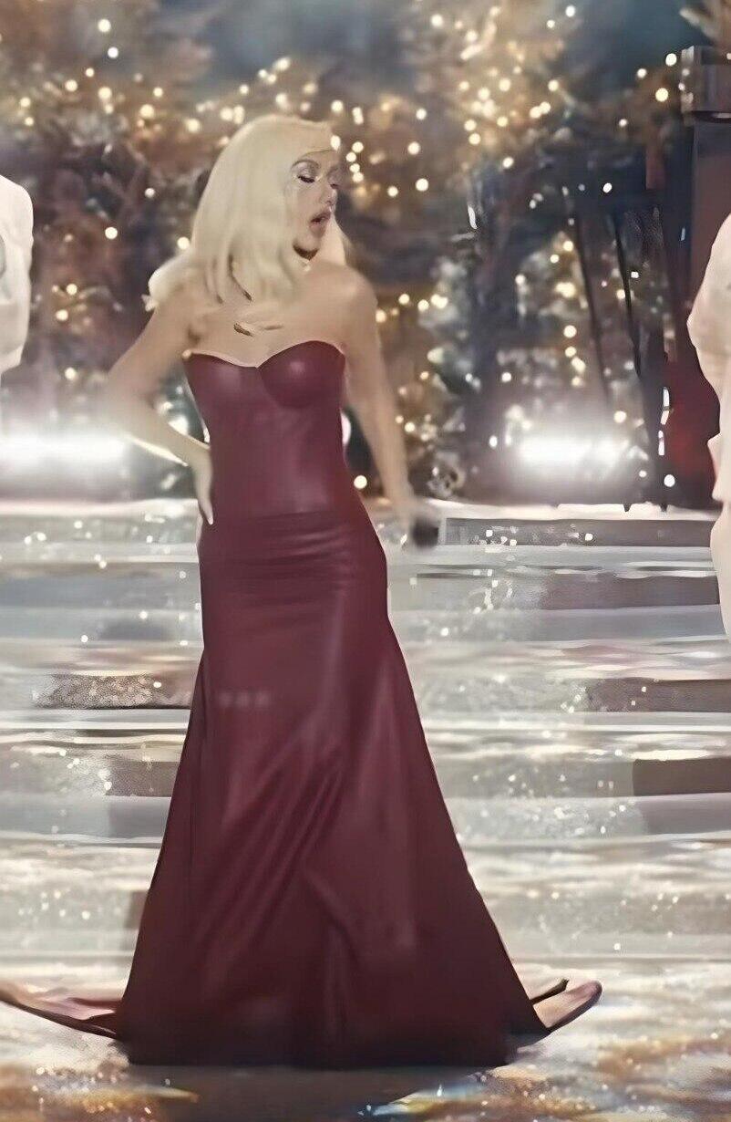 'There was no need for alterations.' Christina Aguilera wearing a dress by Barka (Photo: screenshot from the special, Paramount, CBS) כריסטינה אגילרה