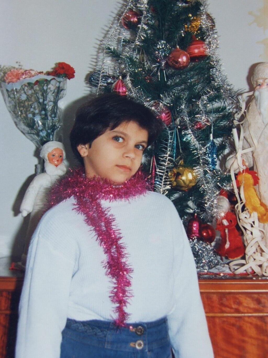 Alex Rif as a child celebrating Novy God in 1997 (Photo: Courtesy) אלקס ריף כילדה בנובי גוד בשנת 1997