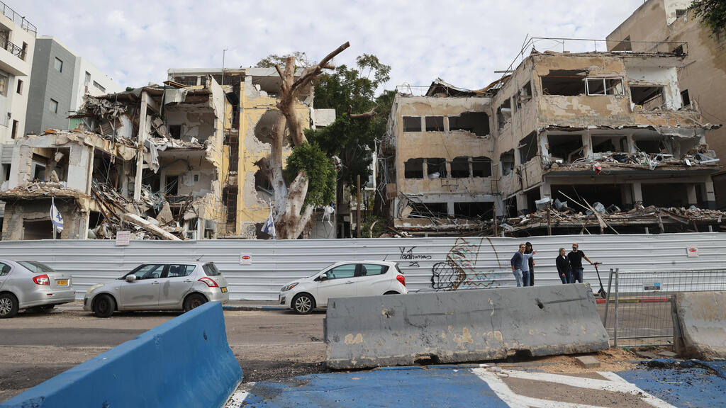 Разрушенный иранской ракетой дом в Тель-Авиве (Фото: Ярив Кац ) זירת הנפילה של הטיל האיראני בתל אביב