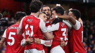 שחקני ארסנל חוגגים