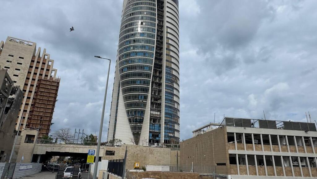 Башня-ракета в Хайфе (Фото: Эйтан Гликман) זירת נפילה שניה, בניין הטיל בקרית הממשלה