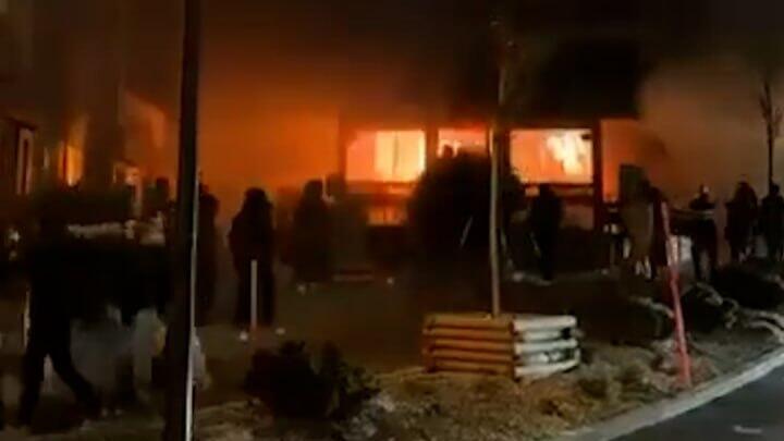 The fire in the Swiss bar זירת פיצוץ בבר ב קראנס-מונטנה שווייץ עיירת סקי ב האלפים השווייצריים