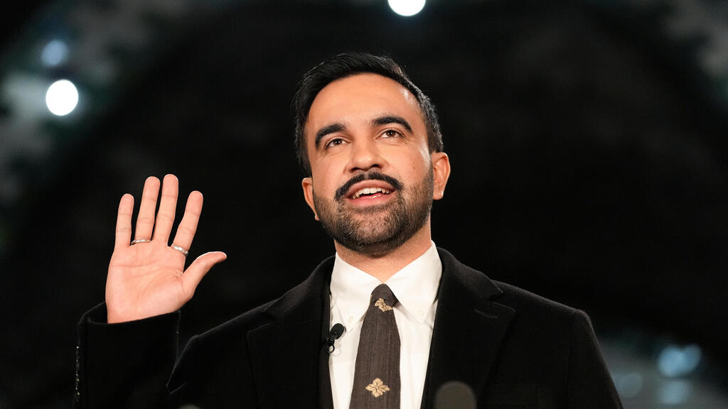 ראש העיר ניו יורק זוהראן ממדאני נשבע אמונים בטקס פרטי בתחנת רכבת נטושה בעיר  