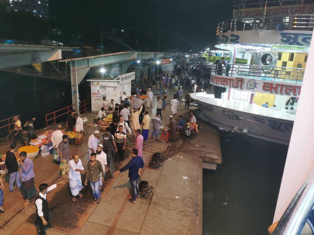 Boarding a boat עולים לשיט