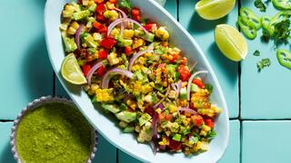 סלט תירס ואבוקדו ברוטב כוסברה