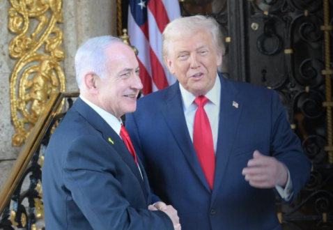 Trump receives gift from Netanyahu