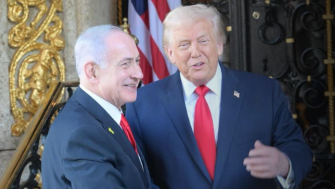 Trump receives gift from Netanyahu