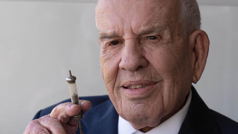 ד"ר אלי פישר. "מתייחסים אליי כמותג ולא כאדם. זה מפריע לי מאוד"