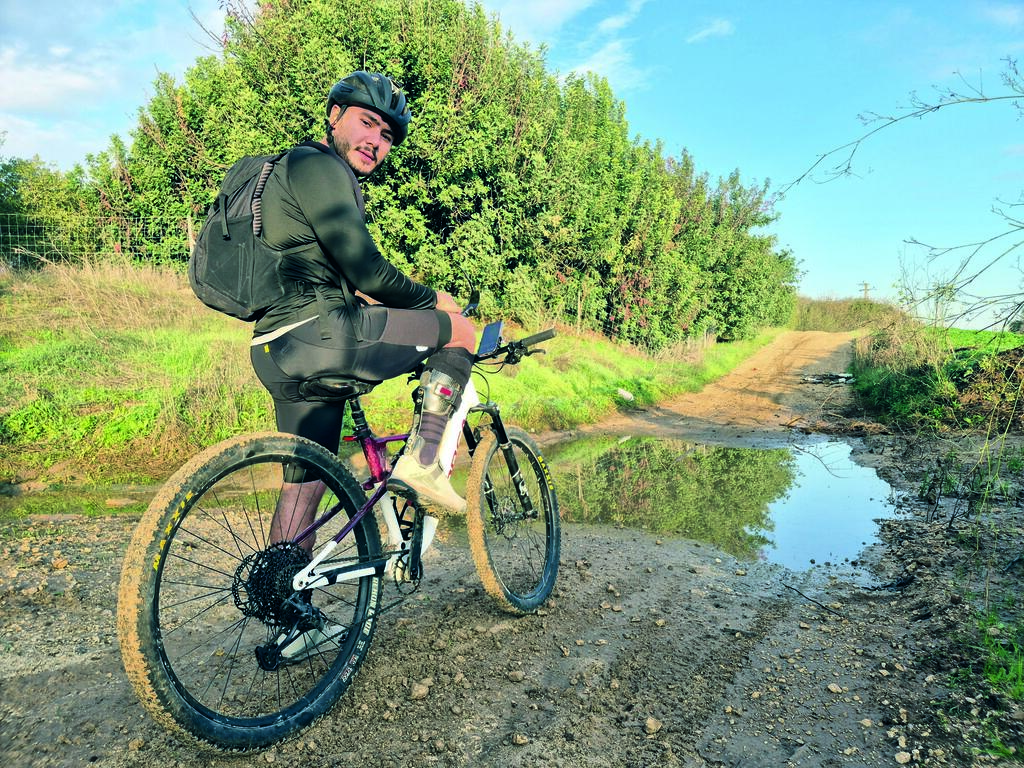 עומר בן עטיה מתגבר על מכשולים