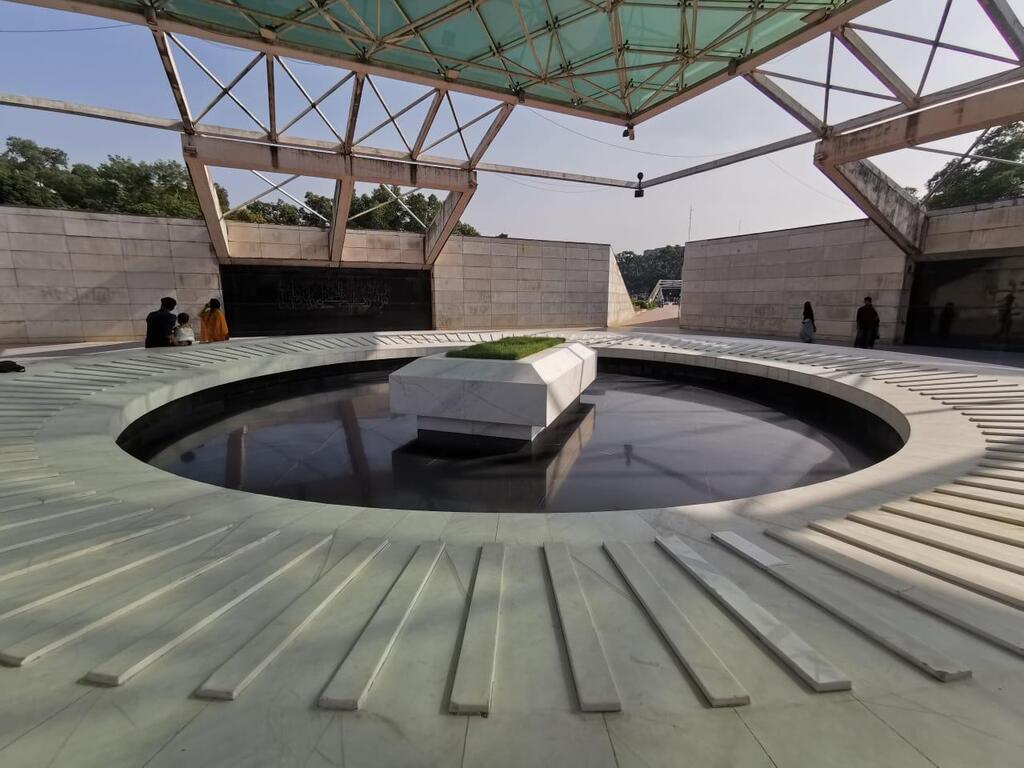 The mausoleum of President Ziaur Rahman in Dhaka המאוזוליאום של הנשיא זיאור רחמן בדאקה