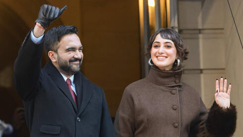 ארה"ב מסיבת ה השבעה של ראש העיר ניו יורק זוהראן ממדאני כאן עם אשתו ראמה דוואג'י