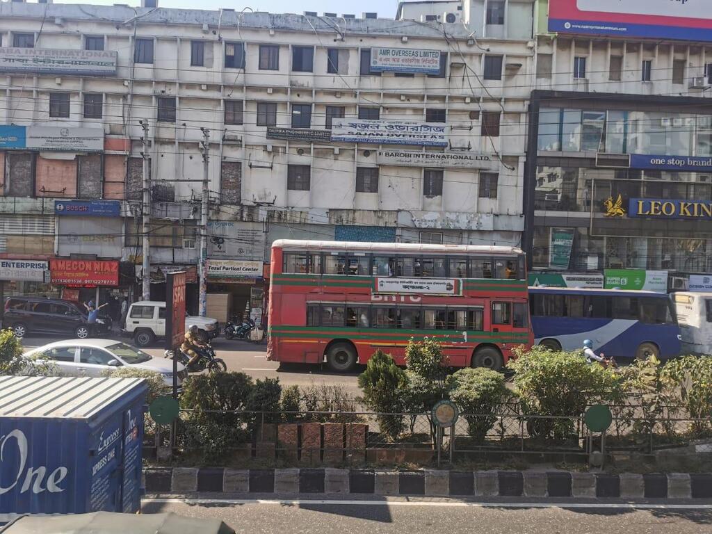 Dhaka, an especially rough-edged city עיר מחוספסת במיוחד