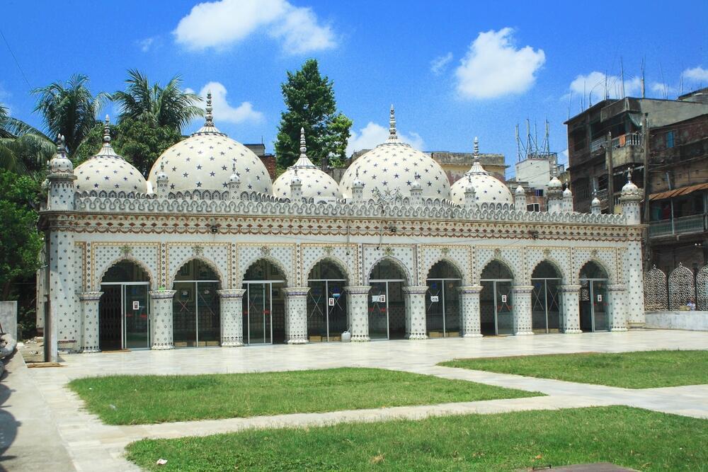 The historic Star Mosque in Dhaka’s Old City (Photo: MRH78 / Shutterstock) מסגד הכוכבים ההיסטורי בעיר העתיקה של דאקה