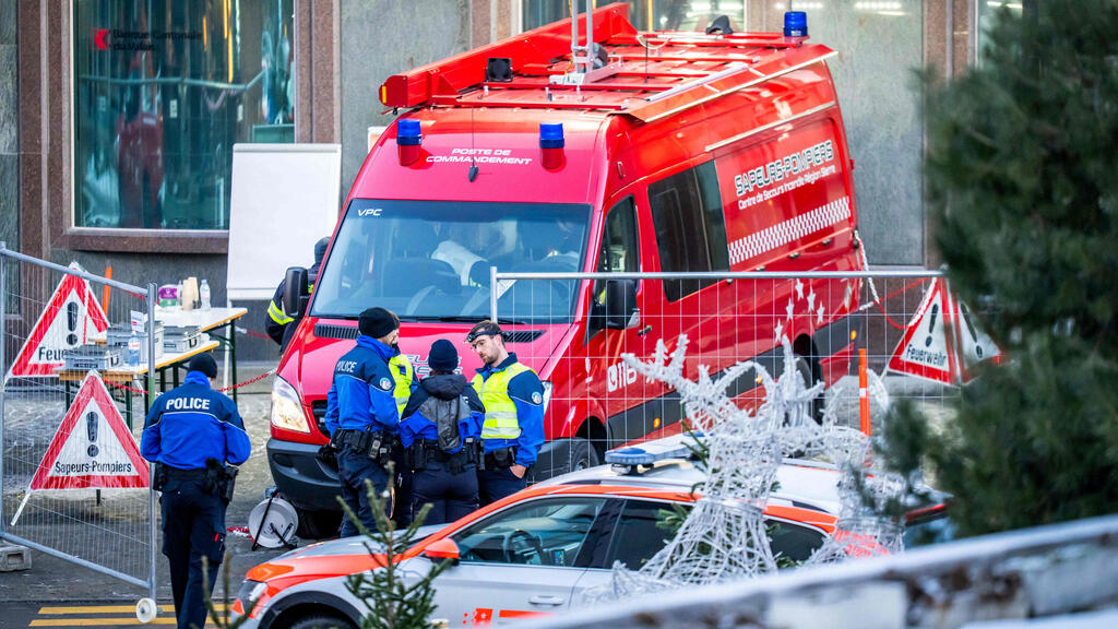 זירת פיצוץ בבר ב קראנס-מונטנה שווייץ עיירת סקי ב האלפים השווייצריים