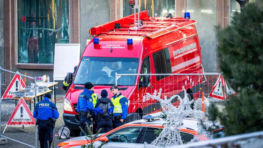 Photo: Maxime Schmid/ AFP זירת פיצוץ בבר ב קראנס-מונטנה שווייץ עיירת סקי ב האלפים השווייצריים