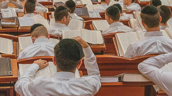 ויכוח עז. תלמידי ישיבה בירושלים