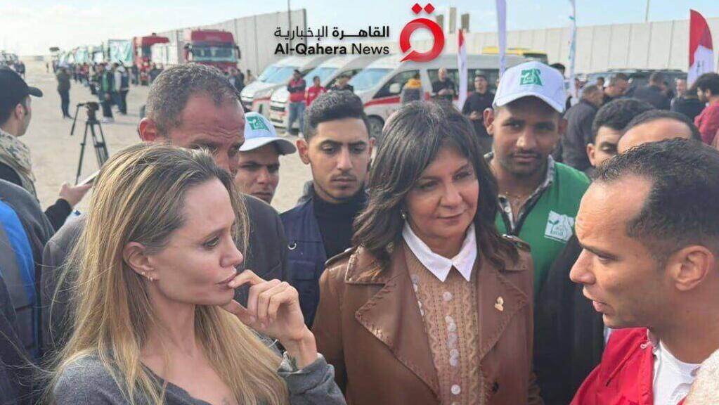 אנג'לינה ג'ולי מבקרת בצד המצרי של מעבר רפיח