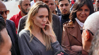 אנג'לינה ג'ולי מבקרת בצד המצרי של מעבר רפיח