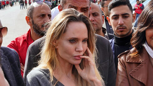 אנג'לינה ג'ולי מבקרת בצד המצרי של מעבר רפיח