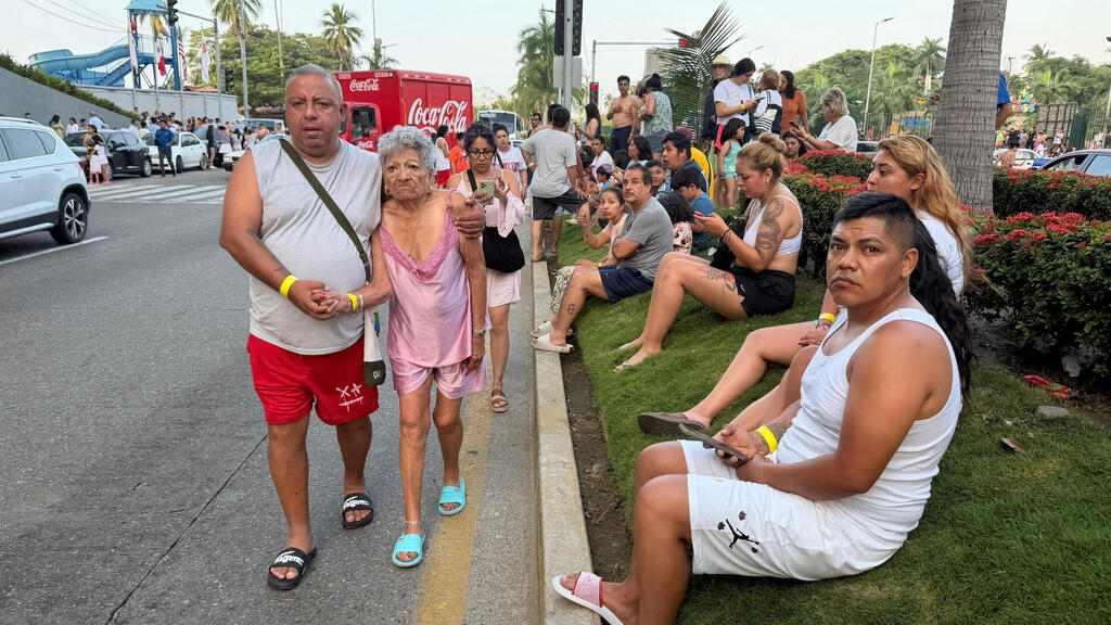 רעידת אדמה התרחשה בזמן מסיבת עיתונאים של נשיאת מקסיקו