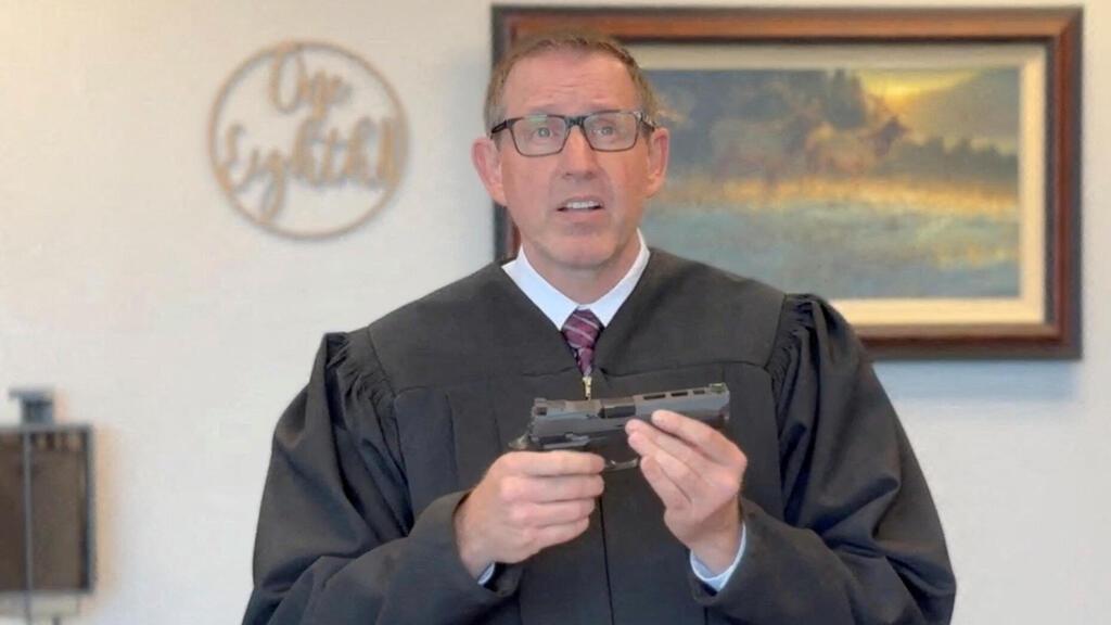 Federal Judge Lawrence VanDyke (Photo: 9th U.S. Circuit Court of Appeals/Handout via REUTERS) השופט לורנס ואן-דייק בית משפט פדרלי סאן פרנסיסקו קליפורניה נשק