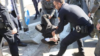 עימותים בין משטרה למפגינים חרדים בזמן גיוס חרדים בבקו"ם