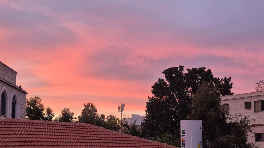Red skies over Lod (Photo: Shilo Freid) שקיעה אדומה בלוד