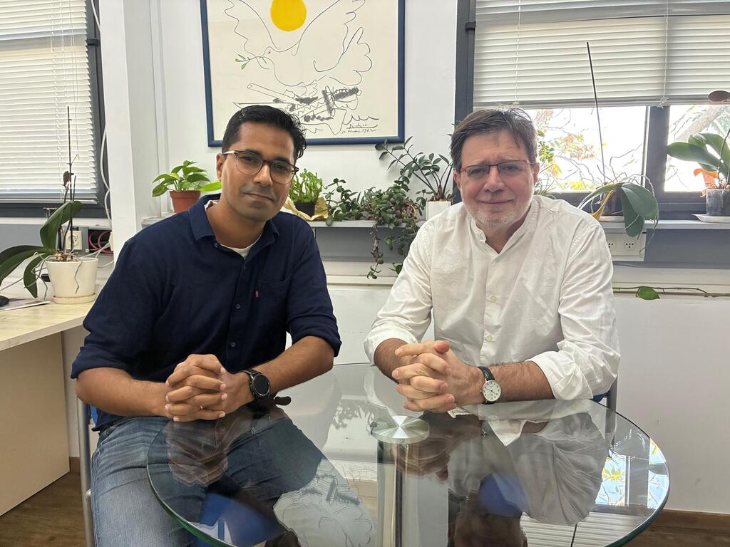 Professor Michael Glickman, dean of the Technion’s Faculty of Biology, and postdoctoral researcher Dr. Ajay Wagh (Photo: Technion) Professor Michael Glickman, dean of the Technion’s Faculty of Biology, and postdoctoral researcher Dr. Ajay Wagh