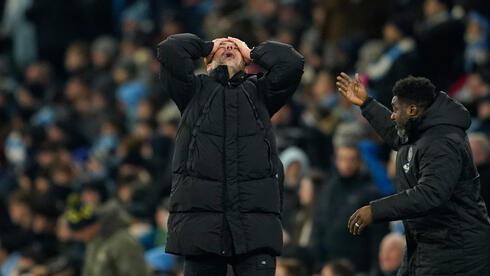 לא מאמין שזה קורה לו. פפ 