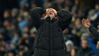 לא מאמין שזה קורה לו. פפ 