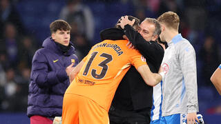 שוער ברצלונה ז'ואן גרסיה עם האנזי פליק