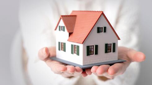 נשים בשוק הנדל"ן. נוטות להיות זהירות יותר, לשלם פחות ולהימנע ממהלכים מסוכנים